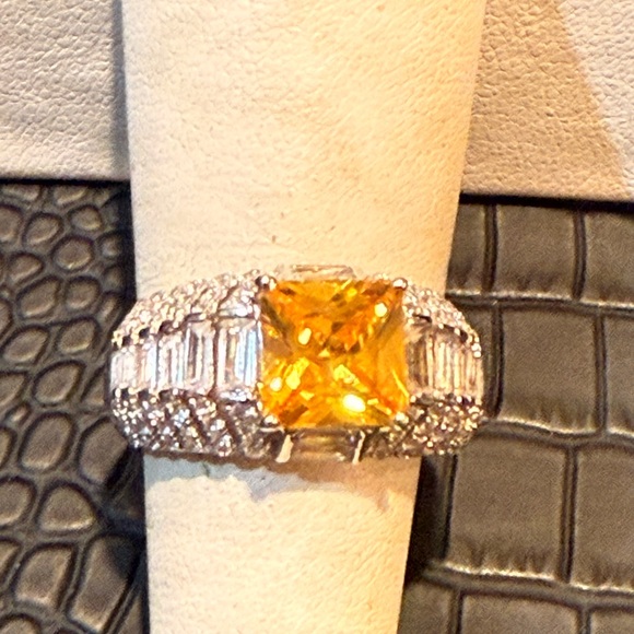 Yellow Diamond ring - Picture 4 of 10